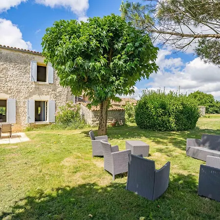 펜션 Maison De Avec Piscine Sainte-Gemme (Charente-Maritime)