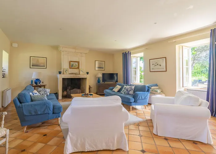 Maison De Avec Piscine Сasa de vacaciones