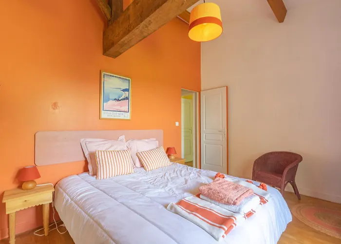 Сasa de vacaciones Maison De Avec Piscine