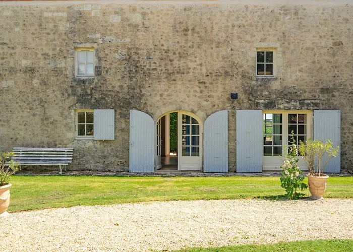 Maison De Avec Piscine Сasa de vacaciones *