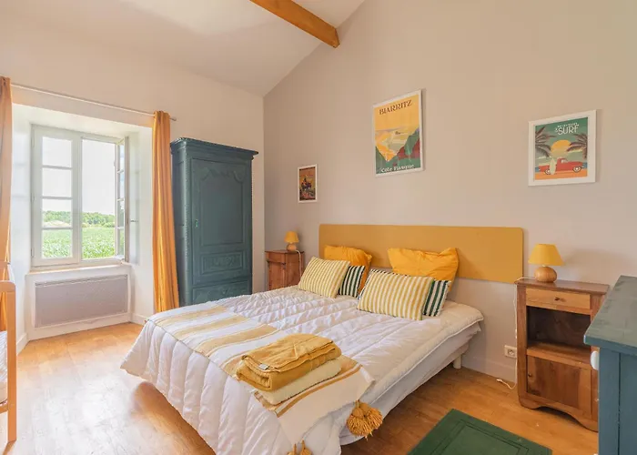 Maison De Avec Piscine Сasa de vacaciones