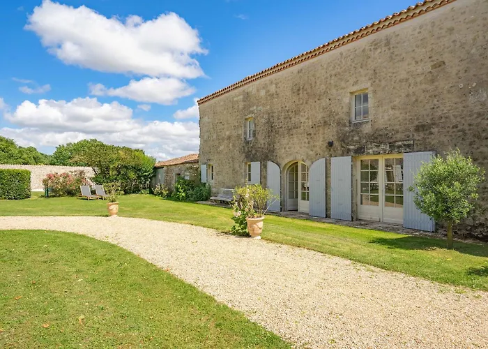 Maison De Avec Piscine Сasa de vacaciones Sainte-Gemme (Charente-Maritime)